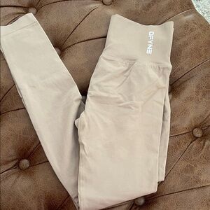 Dfyne size small leggings